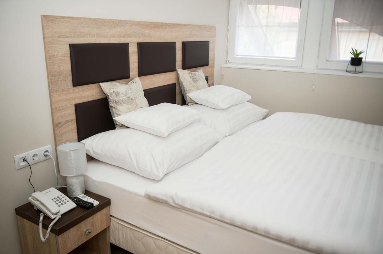 سولنوك Hozam Wellness Es Apartman المظهر الخارجي الصورة