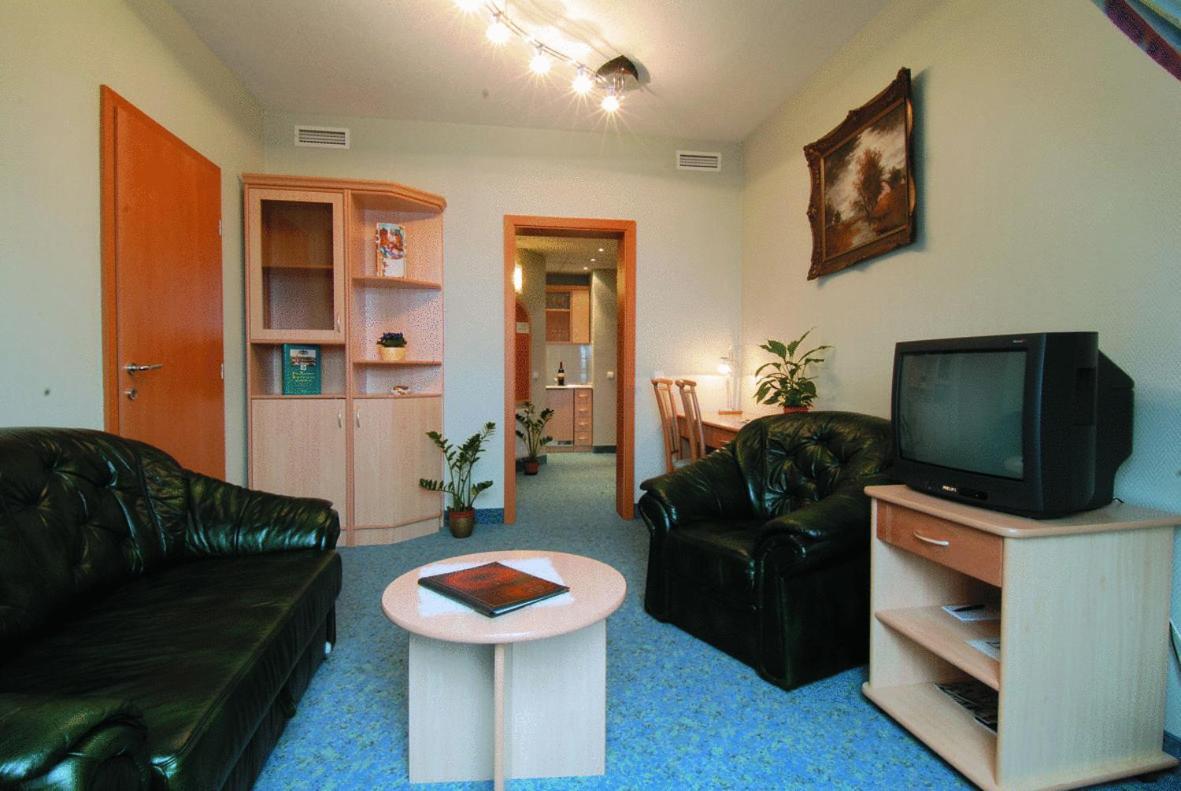 سولنوك Hozam Wellness Es Apartman الغرفة الصورة